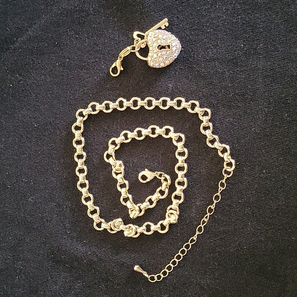 Goldtone Key 2 my heart necklace with pendant - Picture 10 of 10